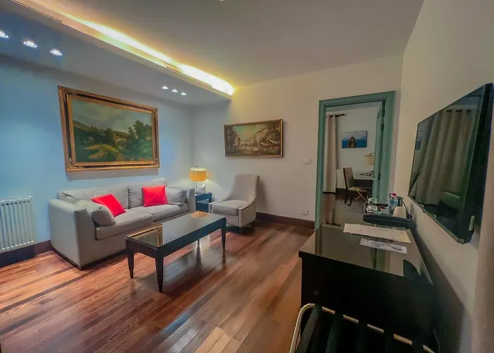Via Mina Hotel